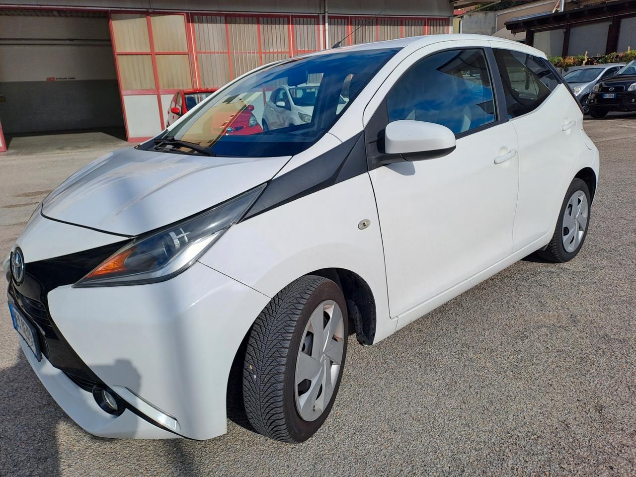 Toyota Aygo 1.0 VVT-i 69 CV 3 porte x-play