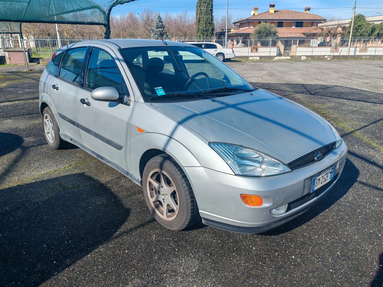Ford Focus 1.6i 16V cat 5p.