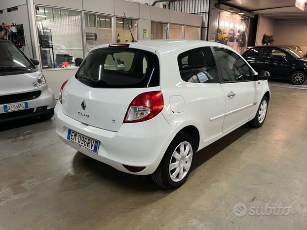 Renault Clio 1.2 tenuta molto bene!!!