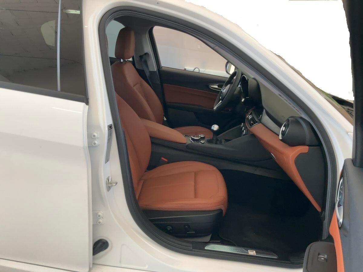 Alfa Romeo Giulia 2.2 DIESEL 180 CV SUPER KM38000 UFFICIALE ITALIANA UNICO PROPRIETARIO+BIXENO+NAVI+PELLE