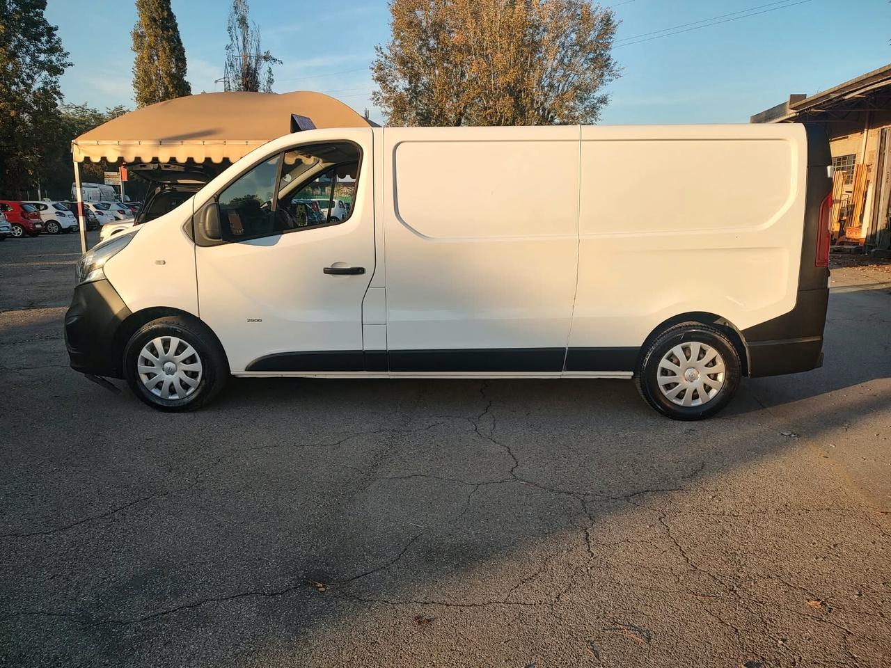 Opel Vivaro 29 L2H1 1.6 BIT. 14O CV EDITION, OK NEOPATENTATI, PREZZO + IVA