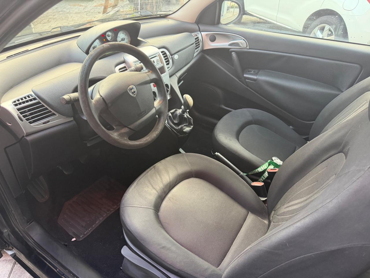 Lancia Ypsilon 1.2 69 CV 2012 NEOPATENTATI - PERFETTA