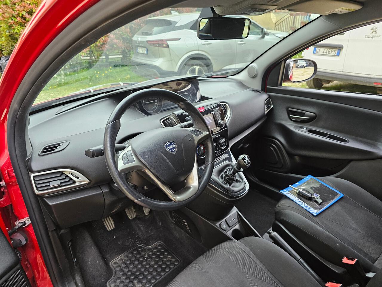 Lancia Ypsilon 1.0 FireFly 5 porte S&S Hybrid Ecochic Silver