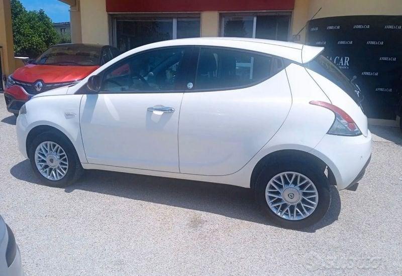 Lancia Ypsilon Ypsilon 0.9 t.air Gold s/CL ecochic metano 80cv E6