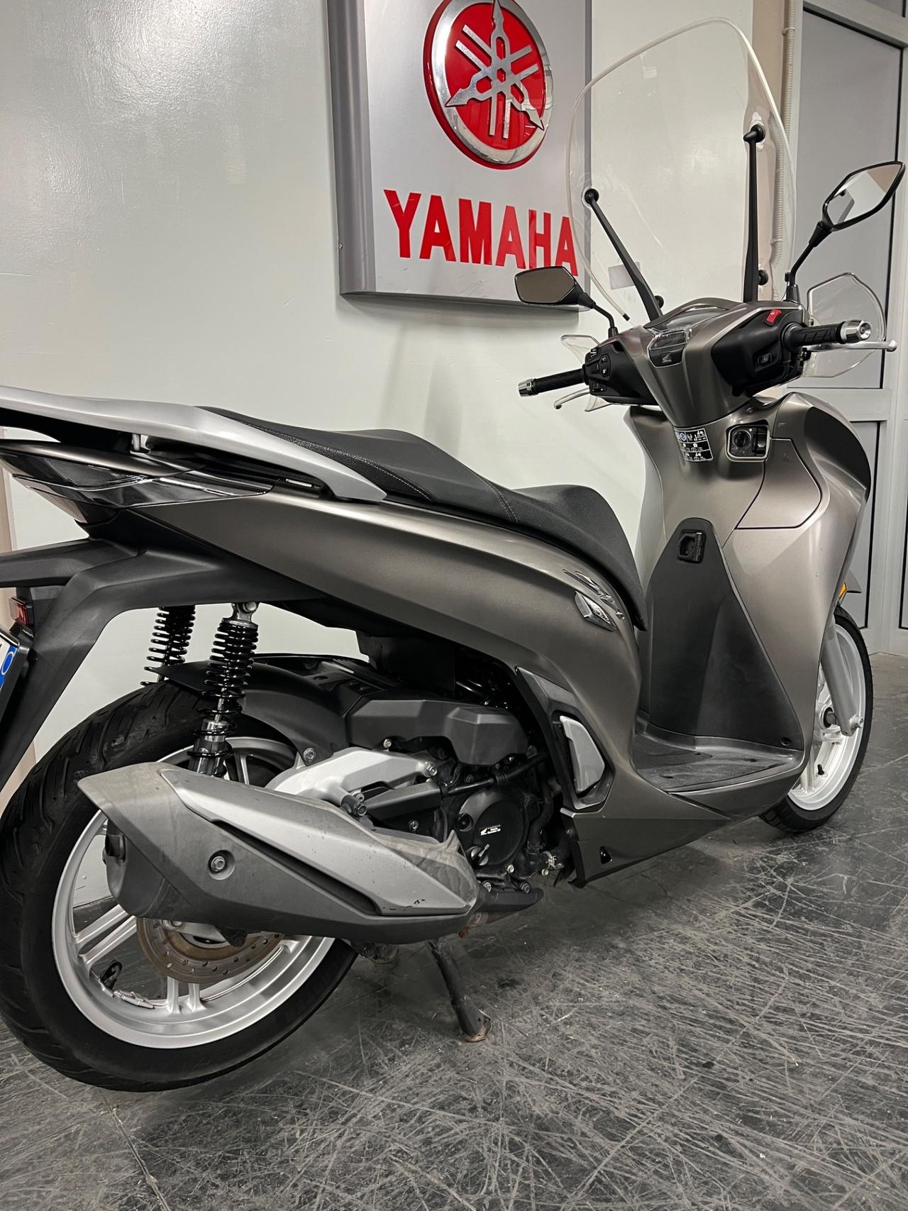 Honda SH 350 i