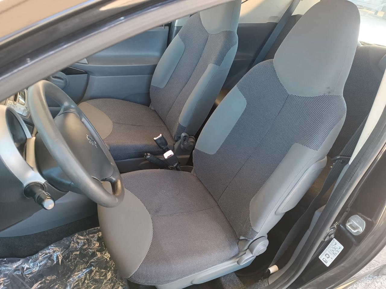 Peugeot 107 1.0 Aut Uni Pro Gar Rate