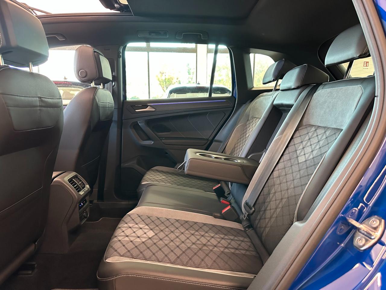 VOLKSWAGEN TIGUAN R-LINE 2.0 TDI DSG *TETTO*LUCI*RADAR*