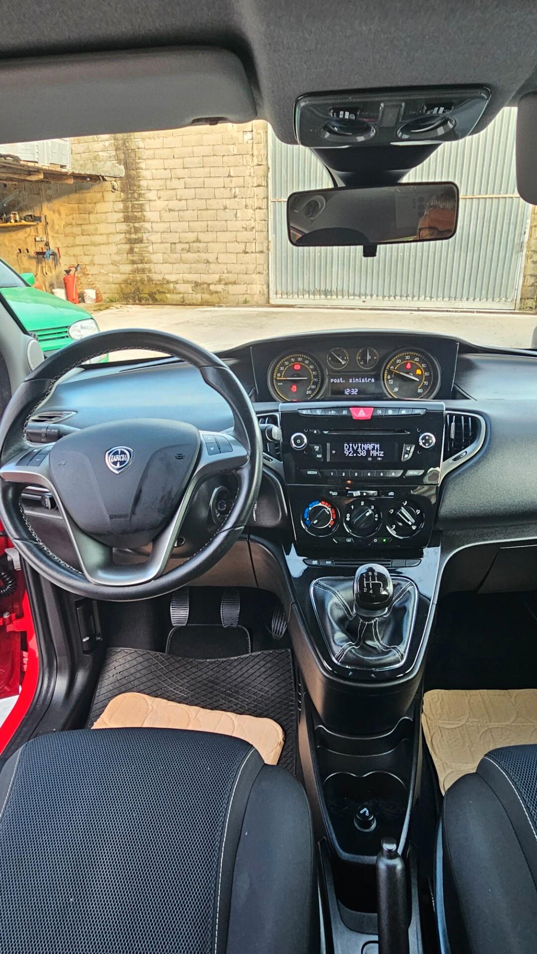 Lancia Ypsilon 0.9 TwinAir 85 CV 5 porte S&S DFN 30th Anniversary