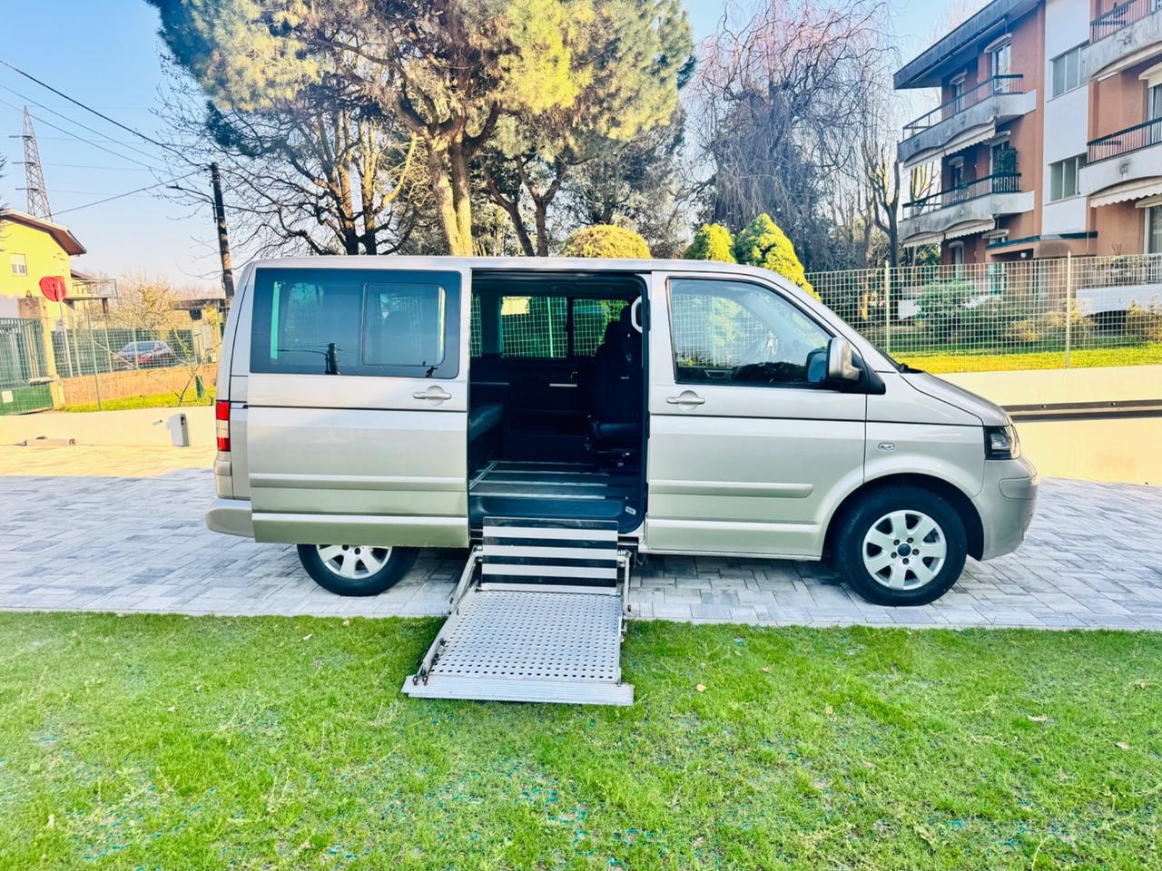 Multivan per trasporto e guida Disabili