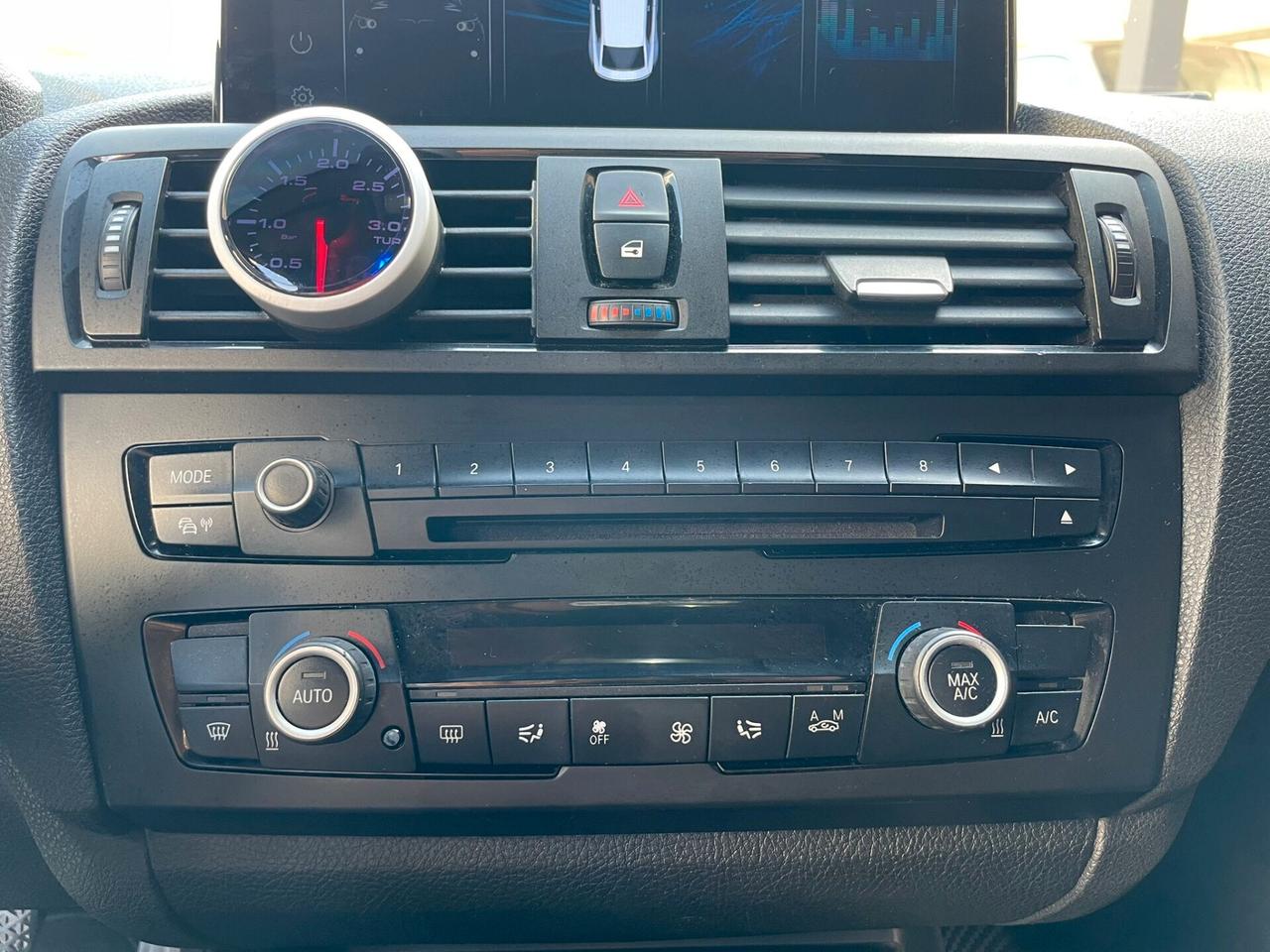 Bmw 116 116d 5p. Unique