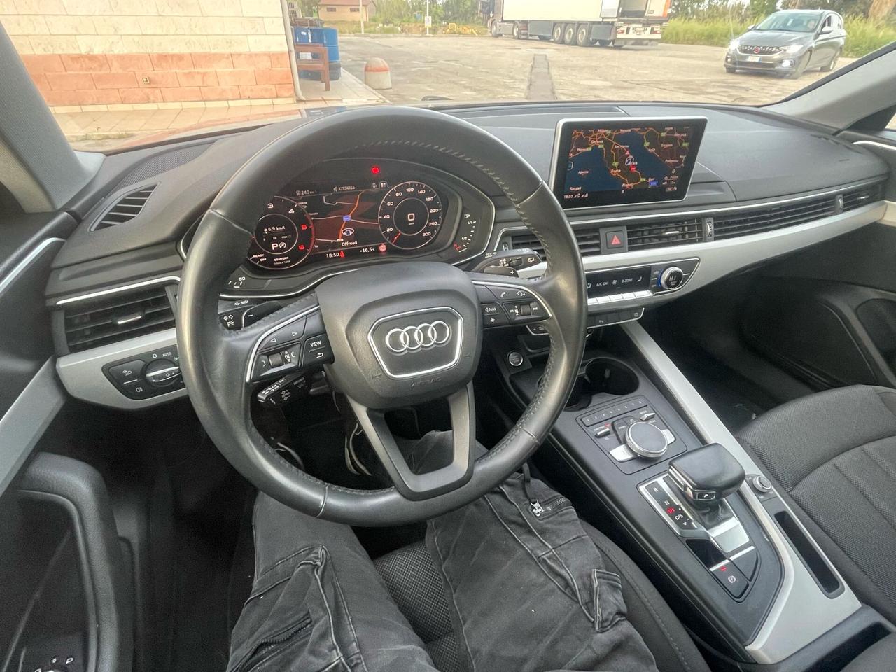 Audi A4 Avant 35 TDI 2.0 150 cv S-tronic S-line edition. Full optional