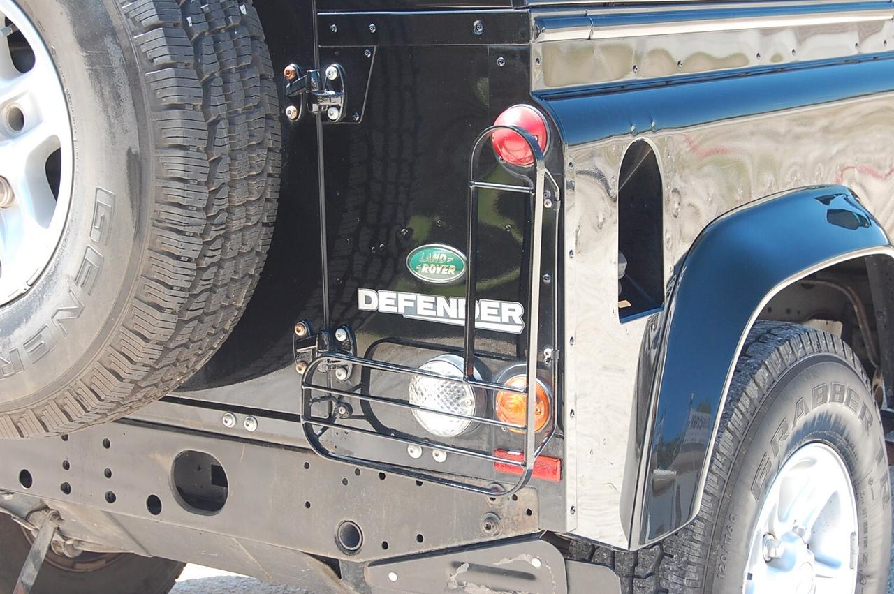 Land Rover Defender 90 2.4 TD4 Station Wagon SE