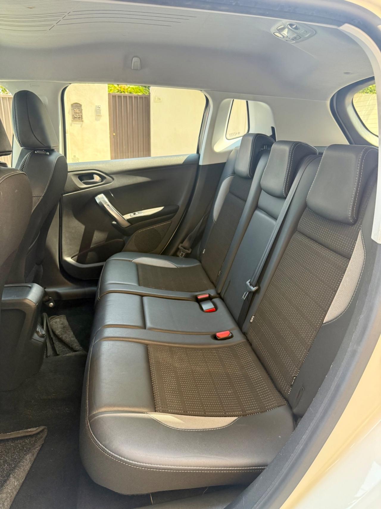 Peugeot 2008 BlueHDi 100 Allure