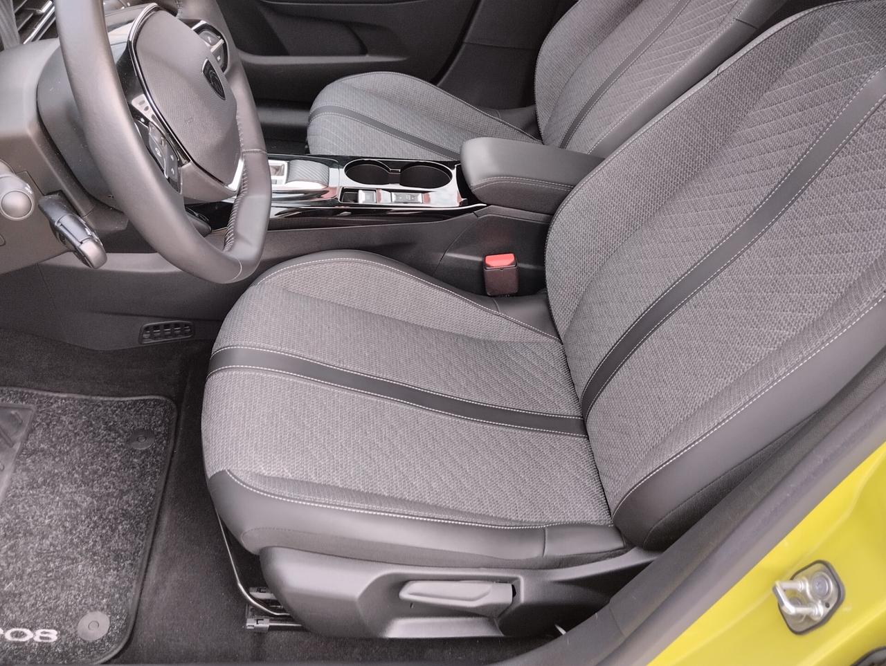 Peugeot 208 motore elettrico 136 CV 5 porte E-Style