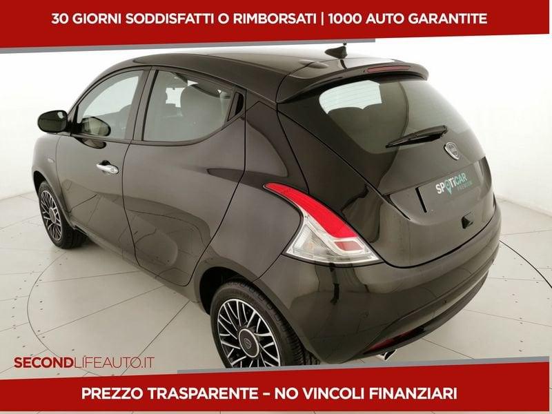 Lancia Ypsilon My24 1.0 Firefly 70 CvStart&Stop Hybrid Platino