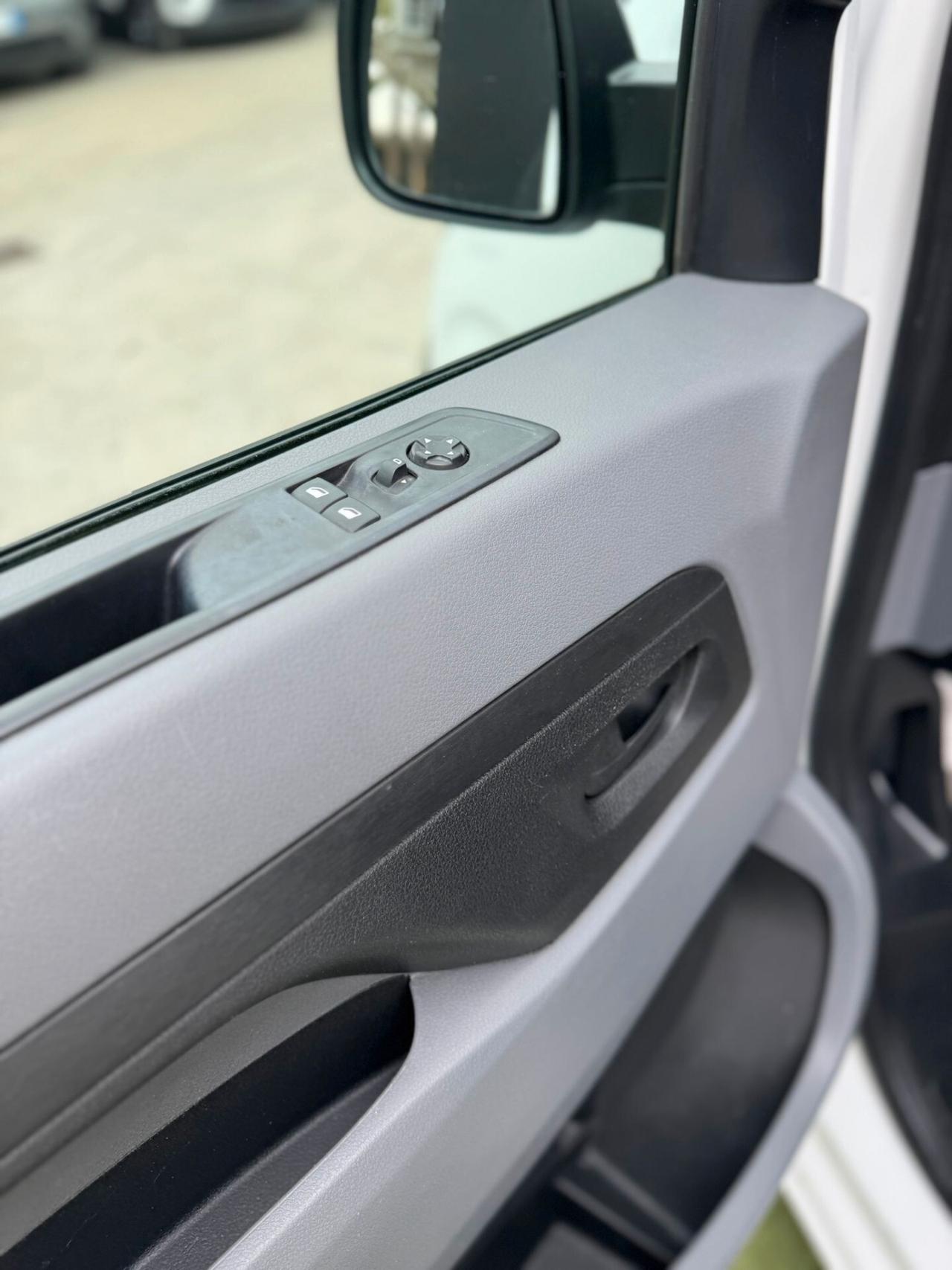 Peugeot Expert BlueHDi 100 S&S PL-TN Furgone Premium Standard | CON ATTREZZATURA