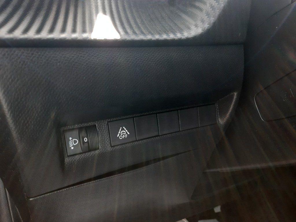 Peugeot 208 motore elettrico 136 CV 5 porte GT
