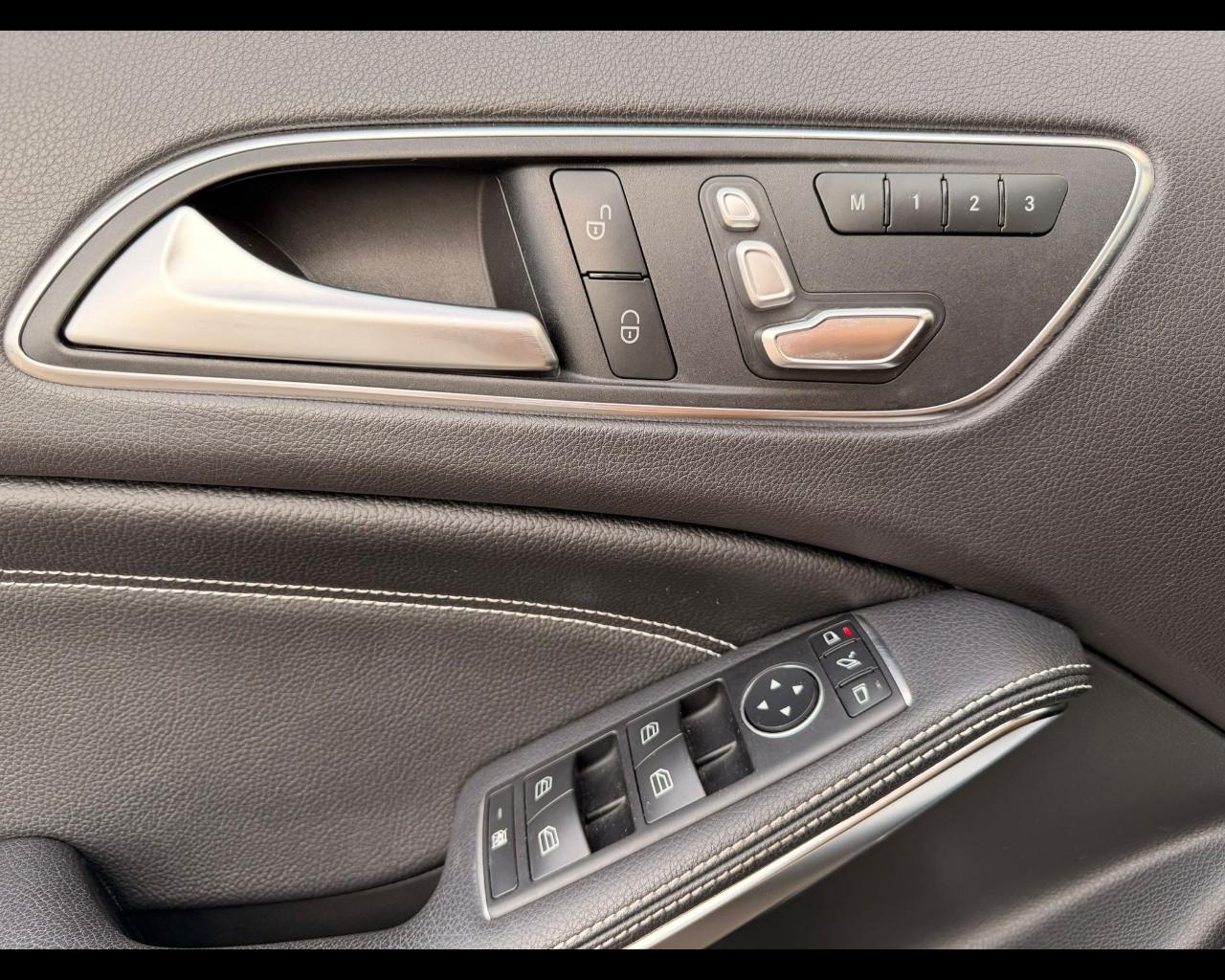 Mercedes-Benz GLA - X156 - GLA 200 d Night Edition auto