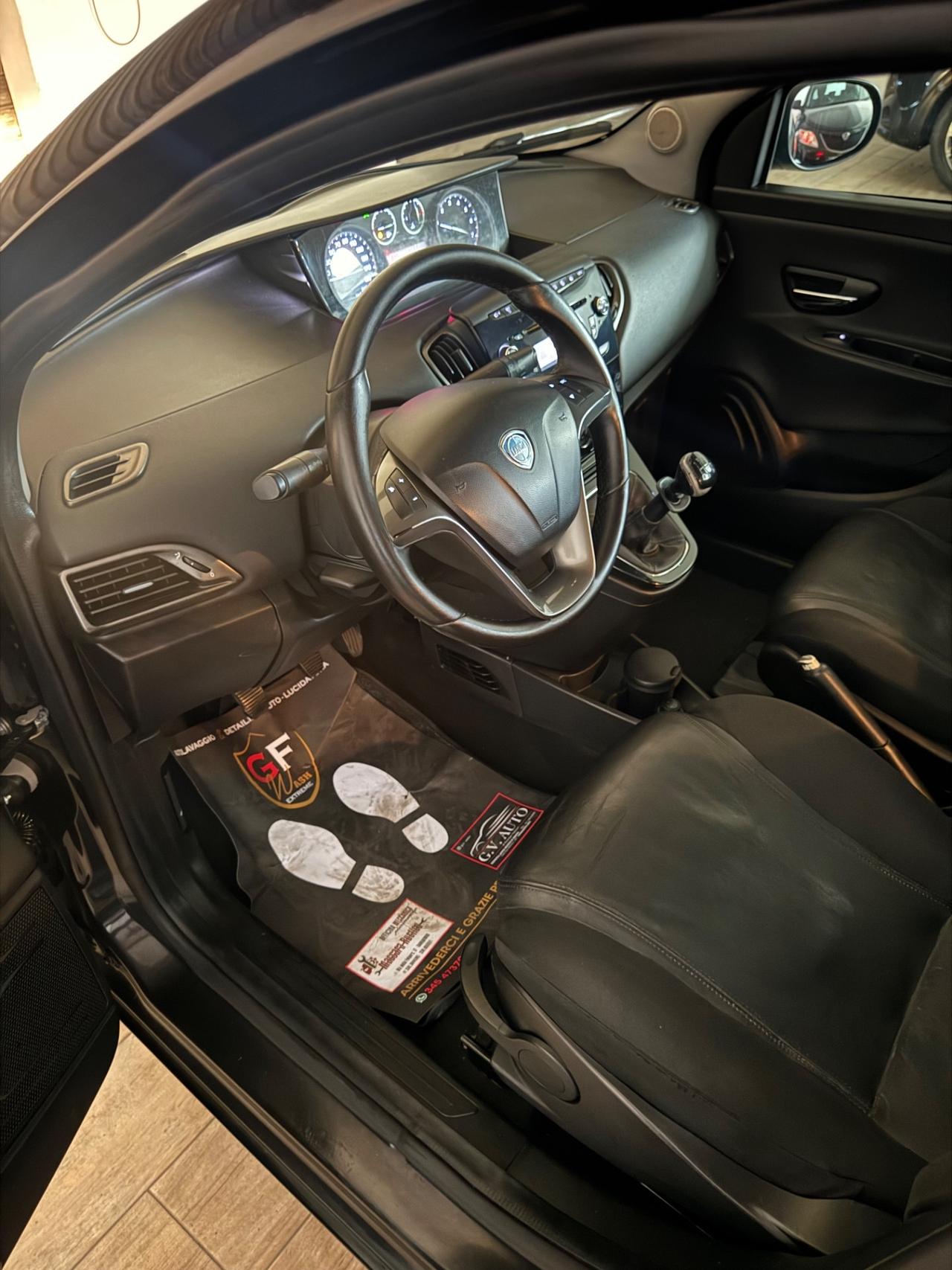 Lancia Ypsilon 1.2 69 CV 5 porte S&S Platinum