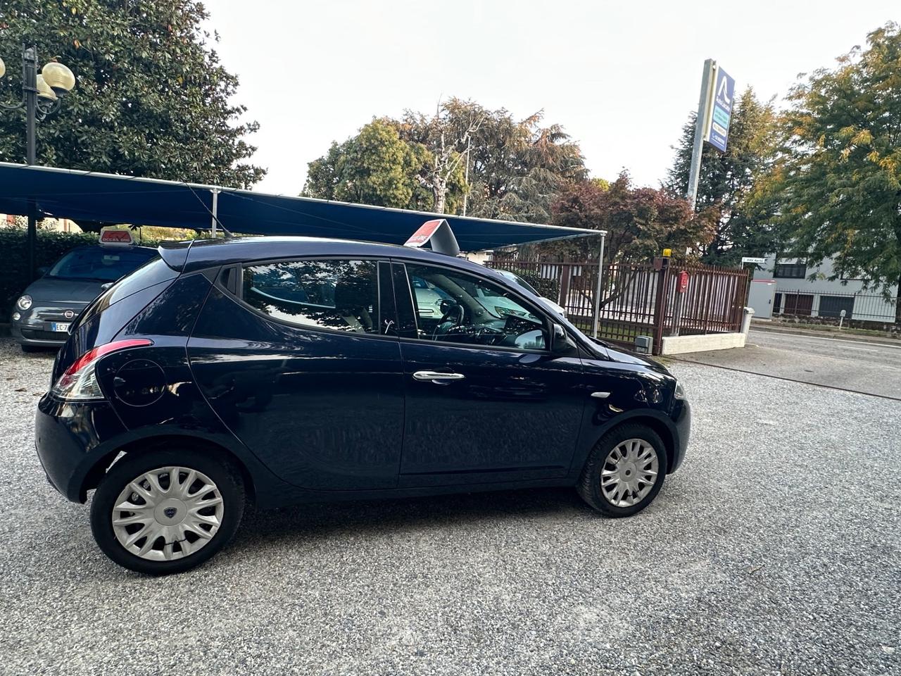 Lancia Ypsilon 1.2 69 CV 5 porte Silver