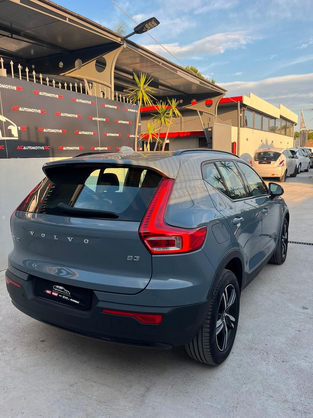 Volvo XC40 B3 automatico Plus Dark