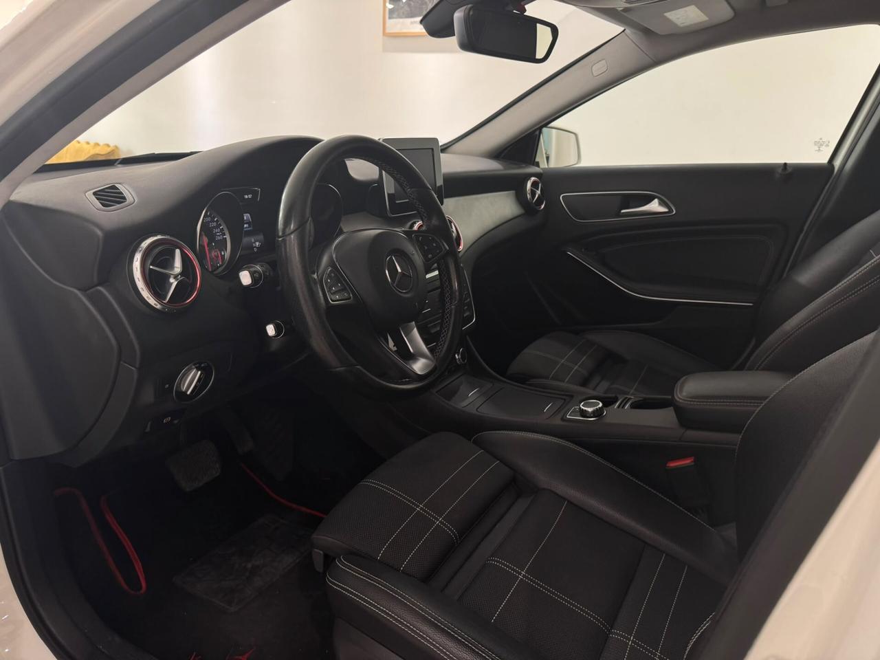 MERCEDES-BENZ GLA 200 d Automatic Premium – Soli 107.000 km – Pedane Off-Road
