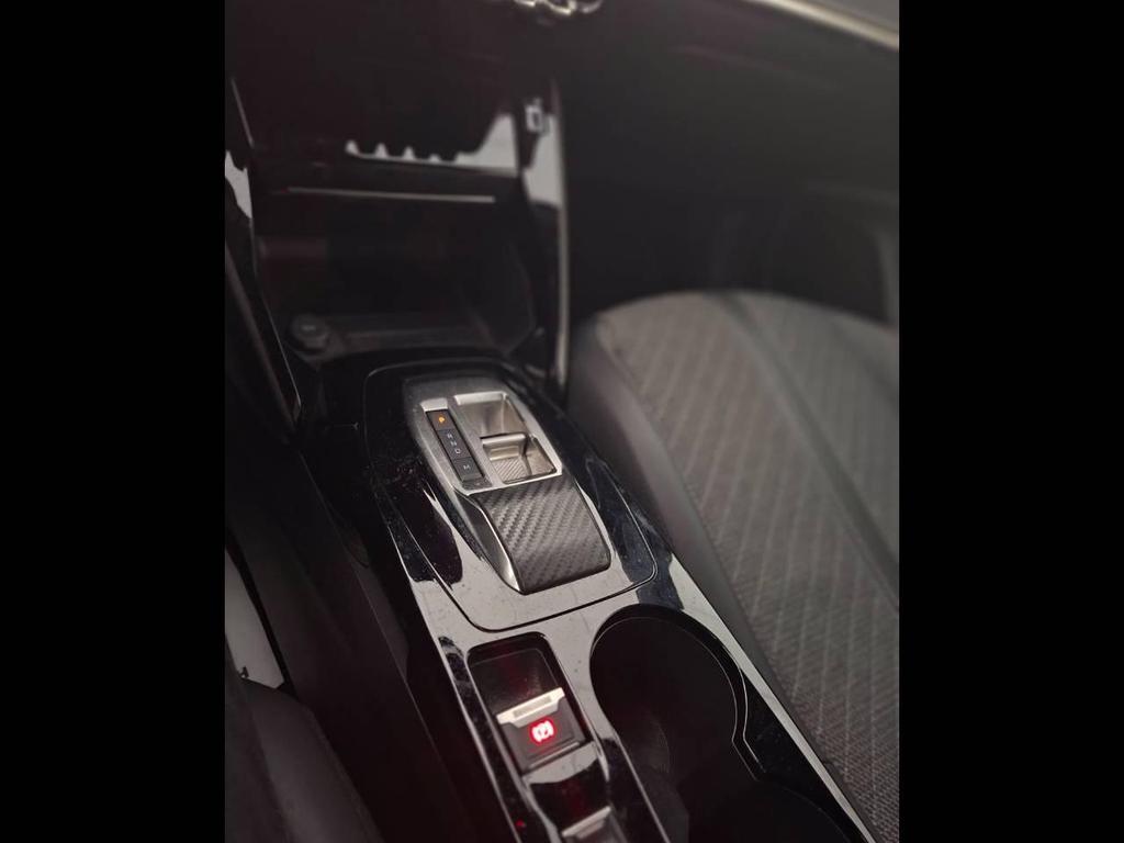 Peugeot 2008 1.5 BlueHDi Allure EAT8