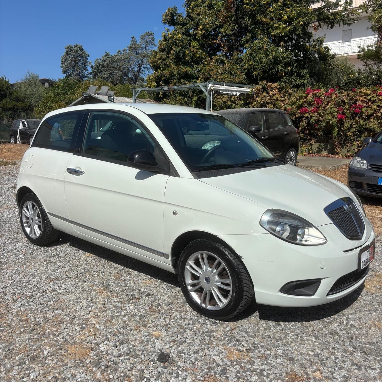 Lancia Ypsilon 1.3 MJT 75 CV Unyca