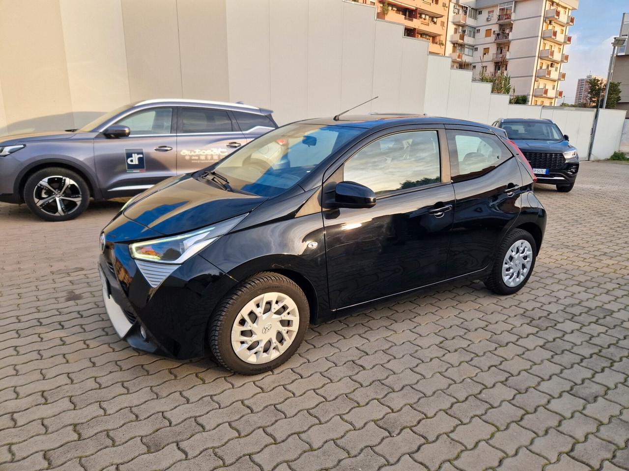 Toyota Aygo Connect 1.0 VVT-i 72 CV 5p x-play