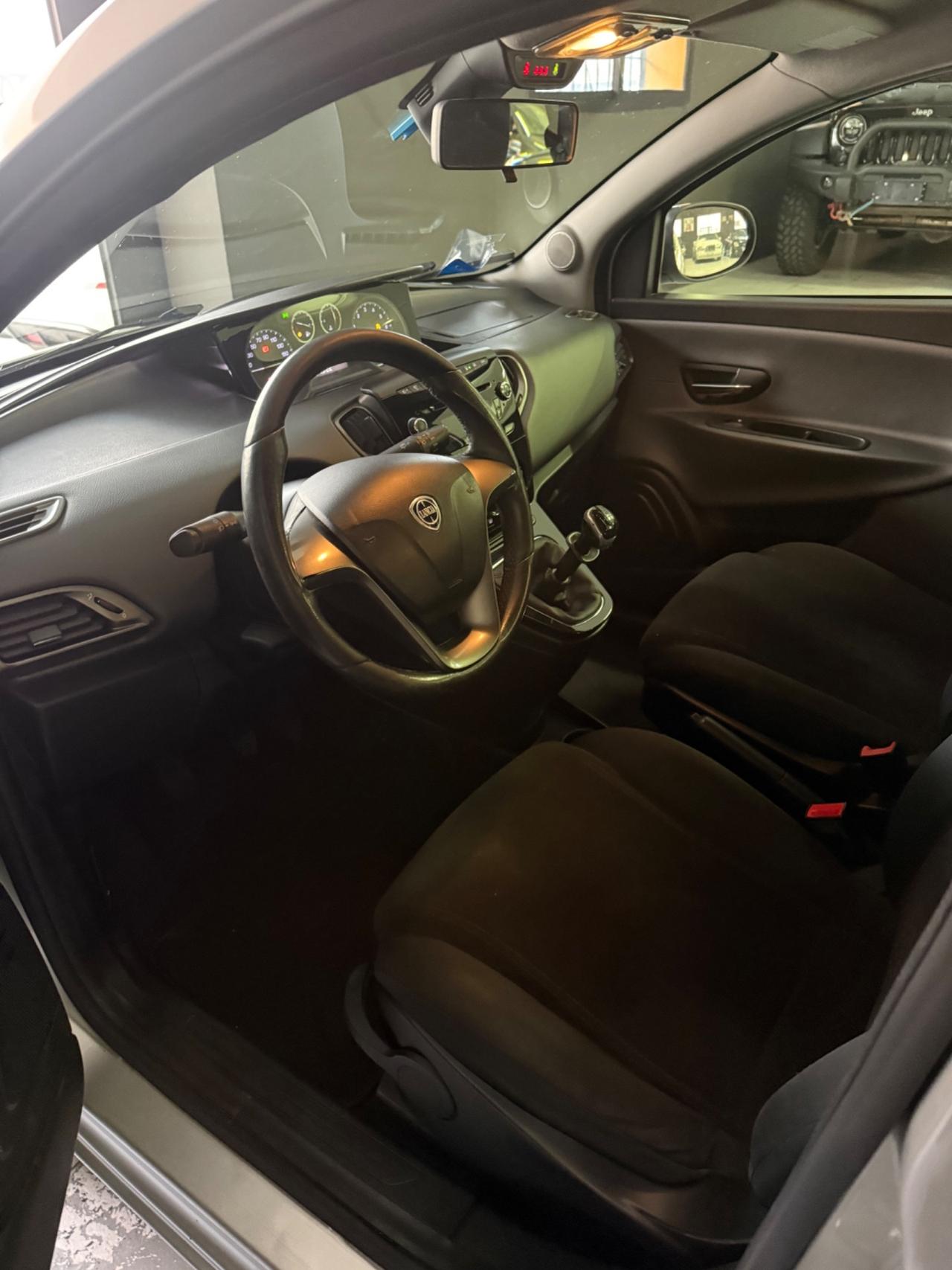 Lancia Ypsilon 1.2 69 CV 5 porte GPL Ecochic Silver