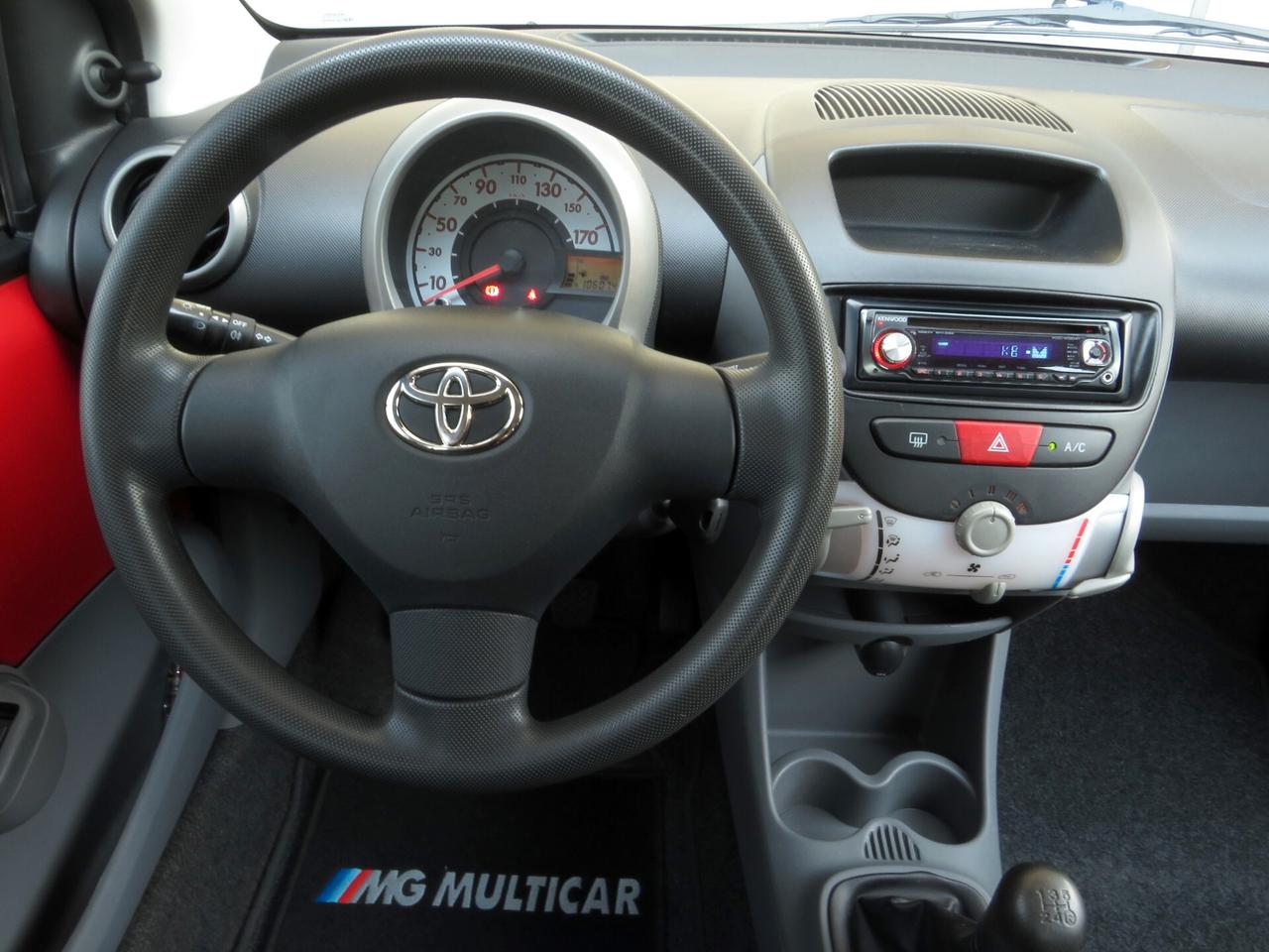 Toyota Aygo 5p 1.0 Now. km 106.000. frizione e gomme nuove.