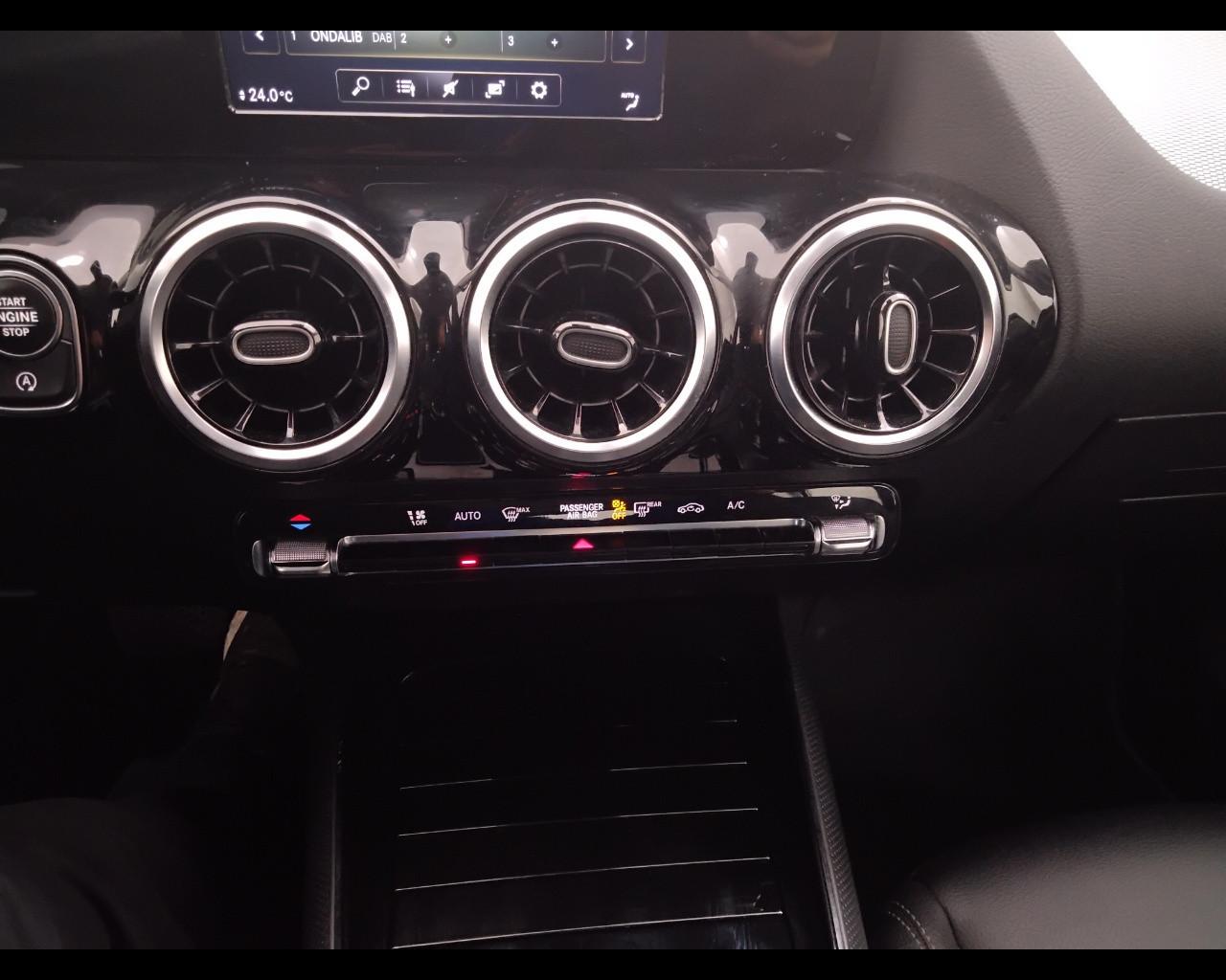 Mercedes-Benz Classe B - W247 2018 - B 180 d Sport auto