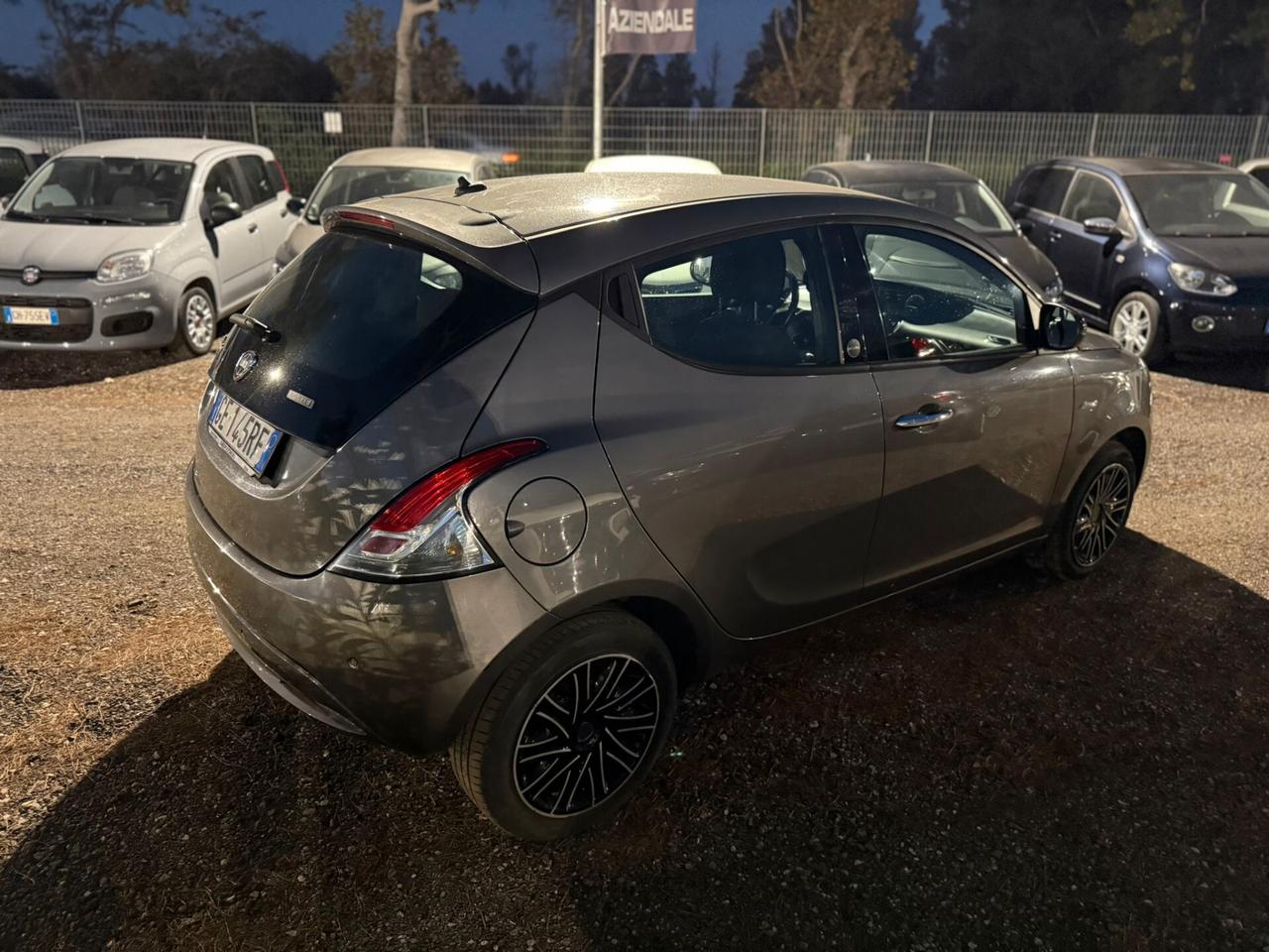 Lancia Ypsilon 1.0 FireFly 5 porte S&S Hybrid Ecochic Silver