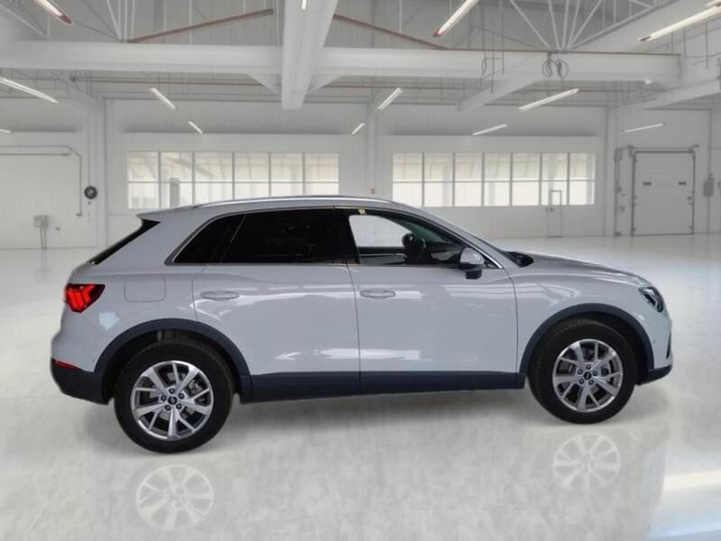 Audi Q3 45 TFSI e S tronic Business
