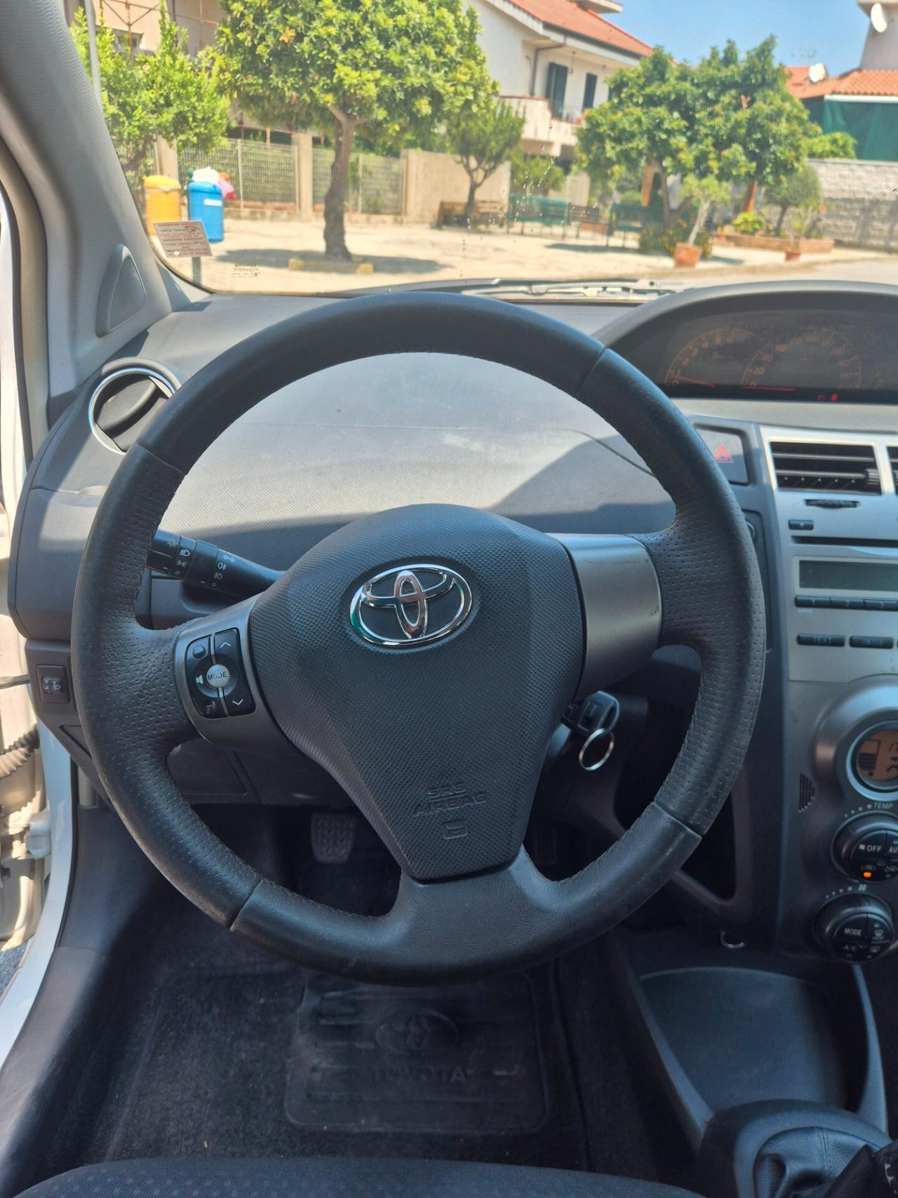 Toyota Yaris 1.3 5 porte Sol