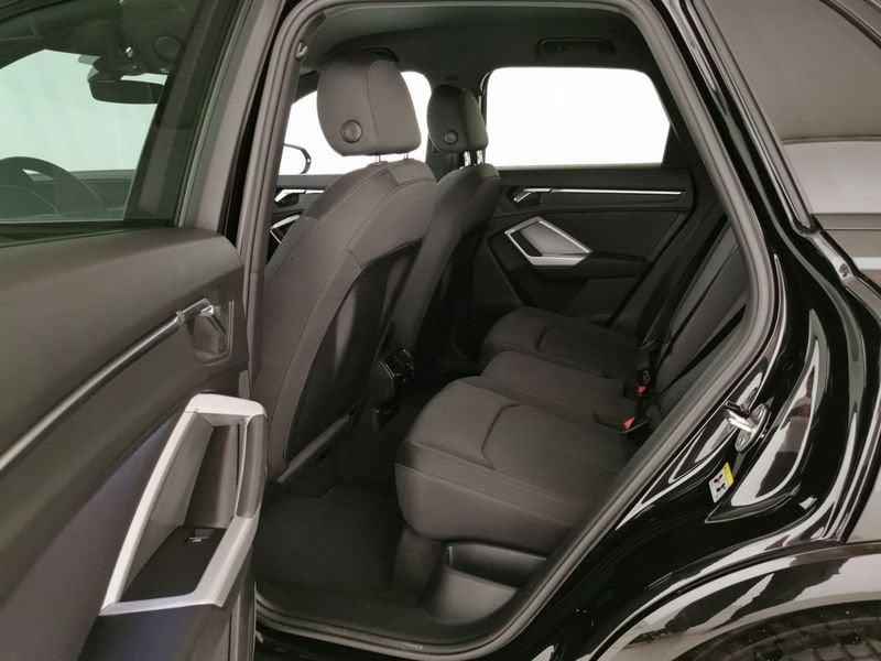 Audi Q3 II 2018 35 2.0 tdi Identity Black s-tronic