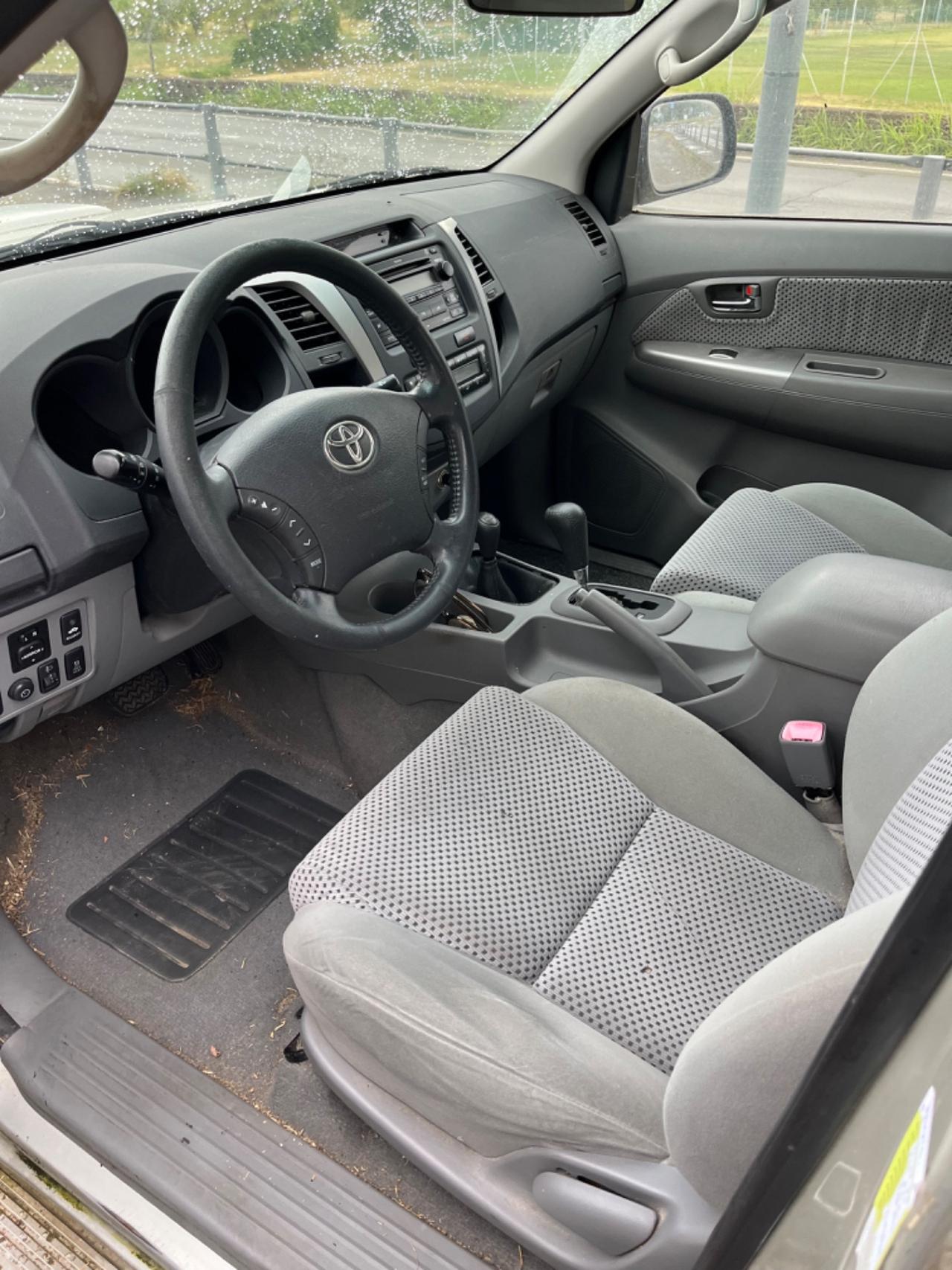 Toyota Hilux 2.5 D-4D 4WD 4p. Double Cab DLX