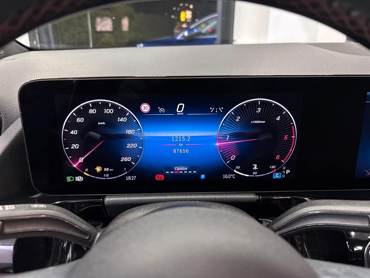 MERCEDES-BENZ GLA 200D PREMIUM AMG TETTO-NAVI-MULTIBEAM
