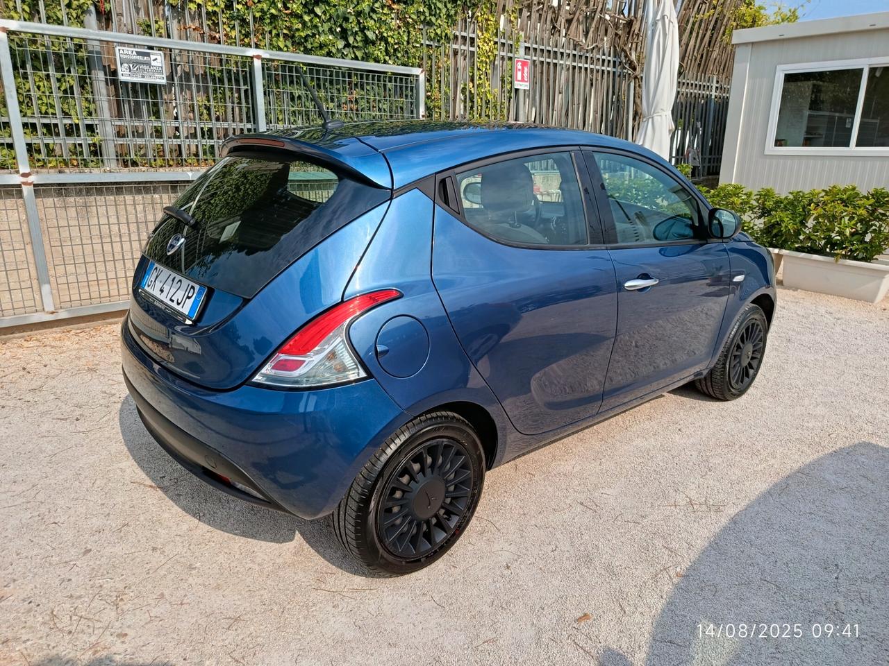 Lancia Ypsilon 1.0 FireFly 5 porte S&S Hybrid Ecochic Silver