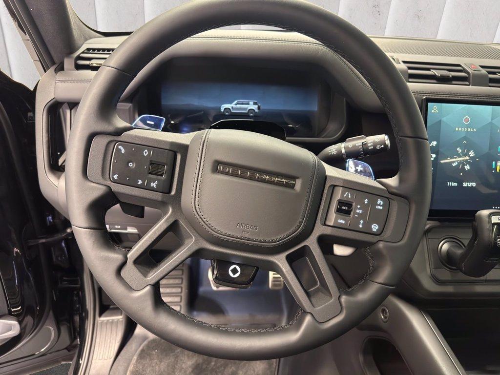 LAND ROVER Defender (2019) LAND ROVER 110 4.4 V8 635 CV AWD Auto OCTA Black del 2026