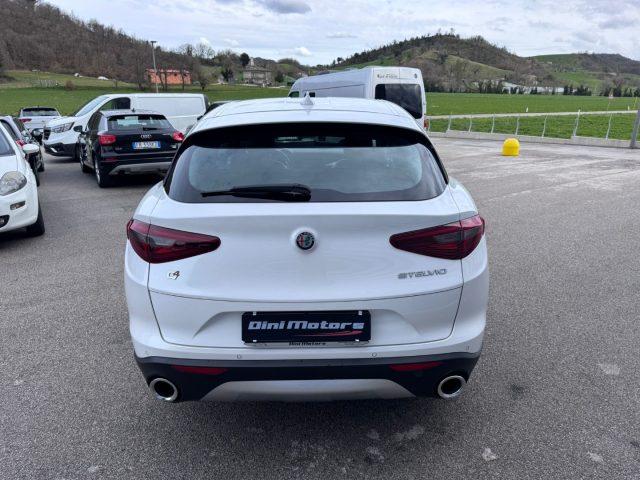 ALFA ROMEO Stelvio 2.2 Turbodiesel perla 210 CV AT8 Q4 Super 4x4 4WD
