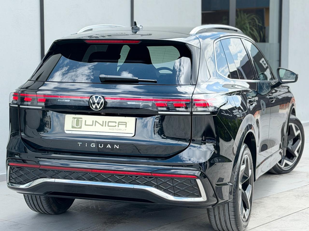 Volkswagen Tiguan 2.0 TDI 150 CV DSG R-Line UNICO PROPRIETARIO ITALIANA