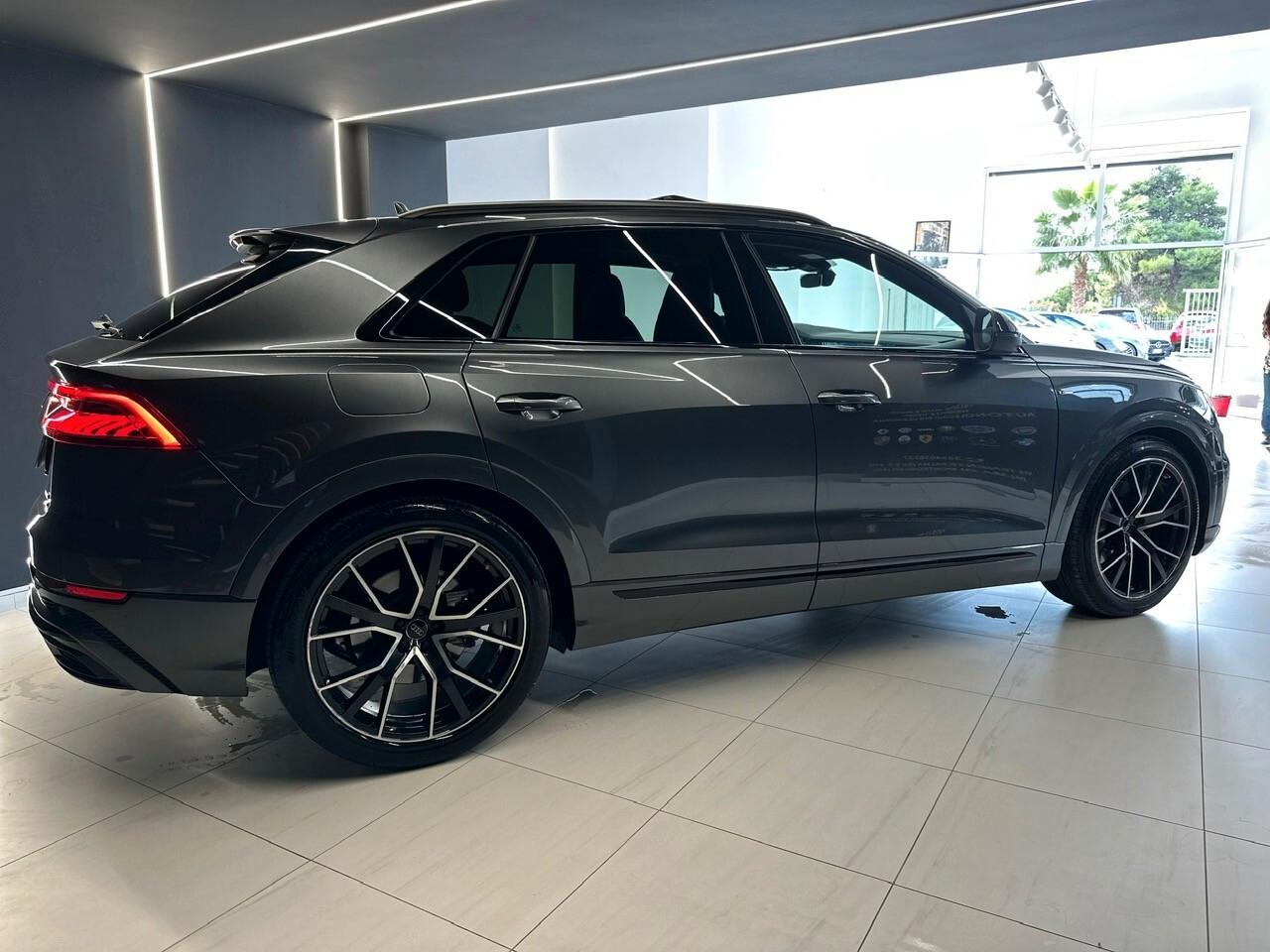 AUDI Q8 50 TDI 286 CV TETTO S LINE FULL