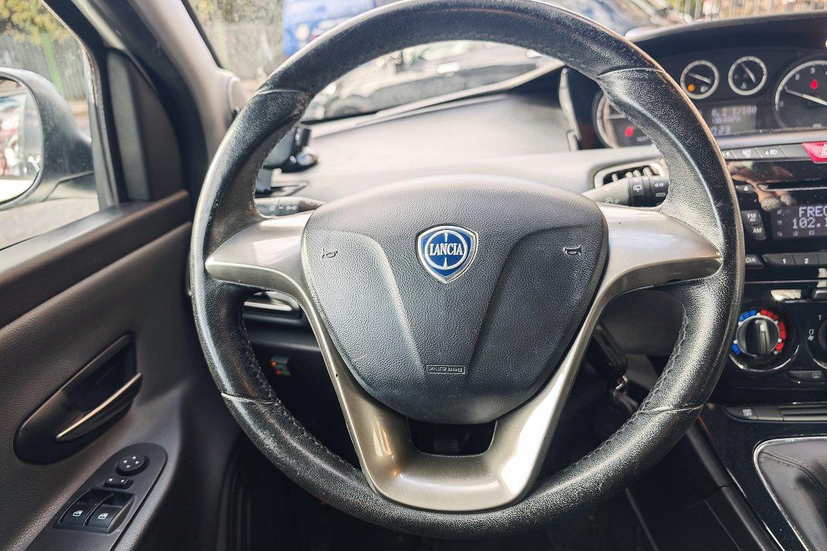 LANCIA Ypsilon 1.2 69 CV 5 porte Gold