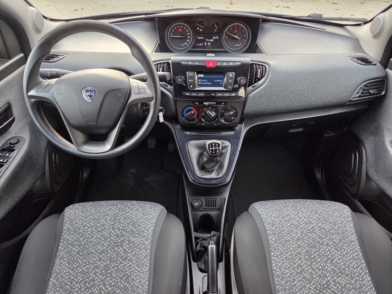 Lancia Ypsilon 1.2 69 CV 5 posti GPL Ecochic Elefantino Blu
