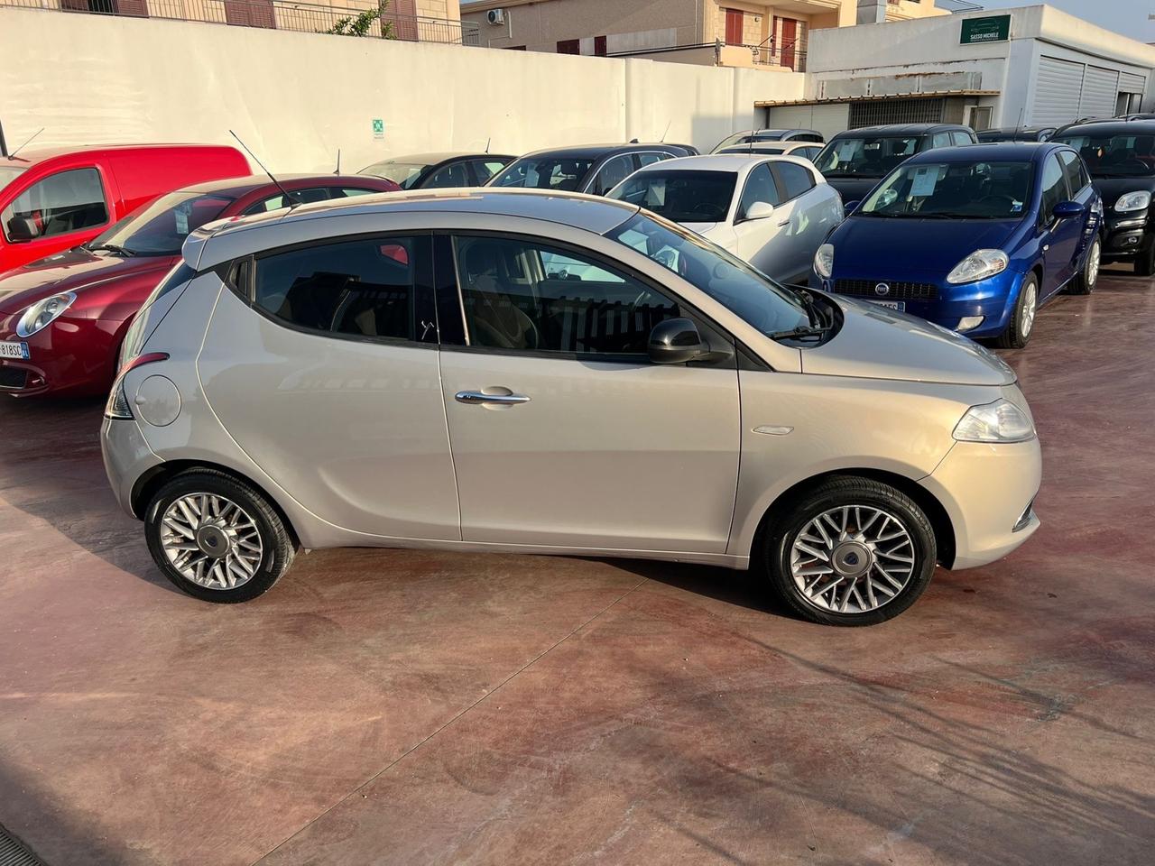 Lancia Ypsilon 1.2 69 CV 5 porte S&S Gold