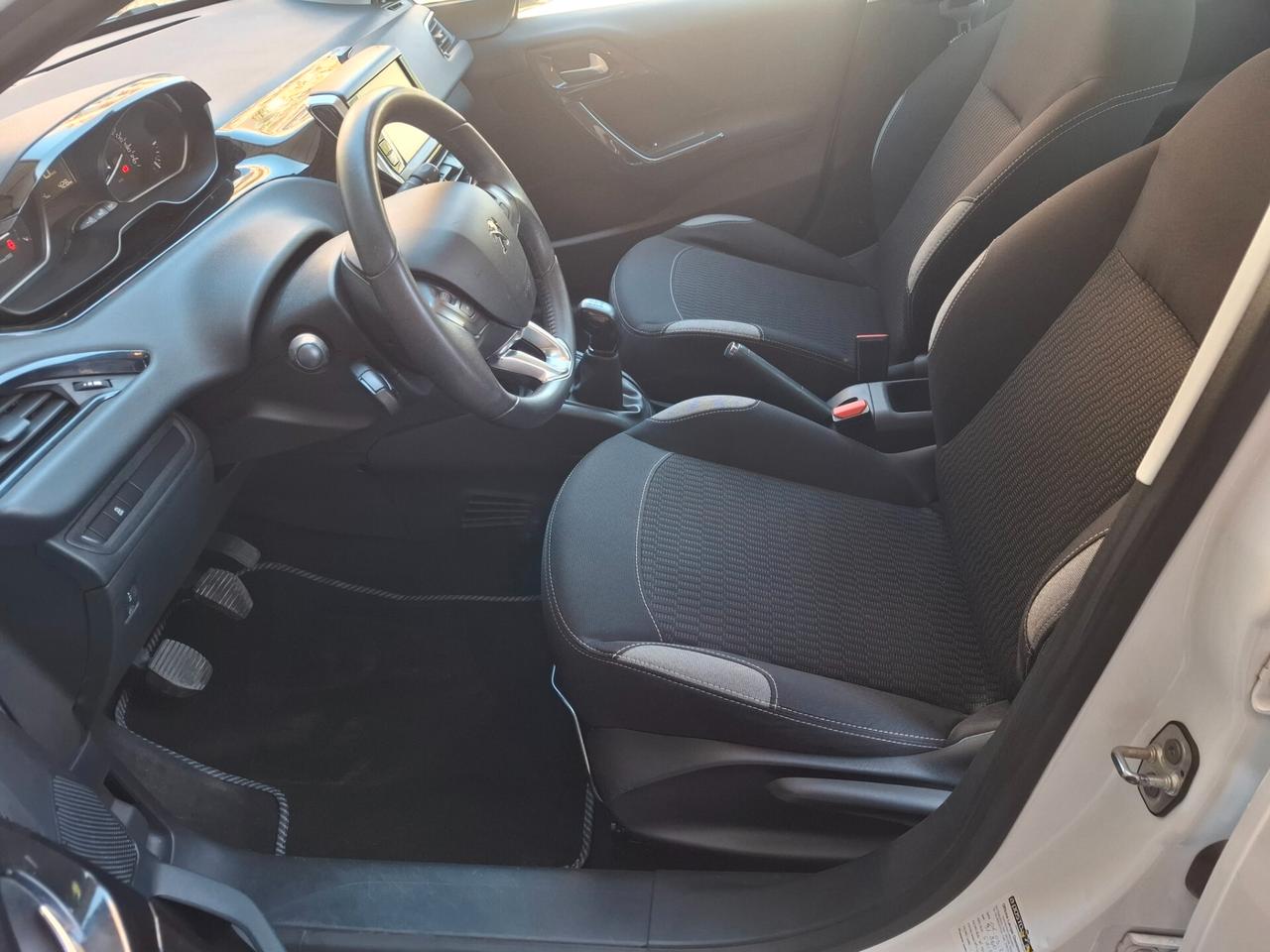 Peugeot 208 PureTech 82 5 porte Allure