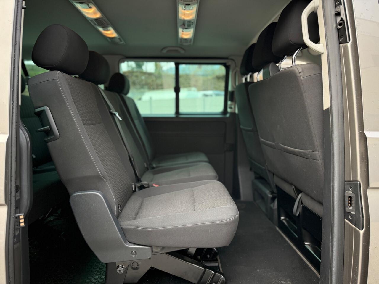 Volkswagen Caravelle 2.0 TDI 150CV DSG PL 9 posti