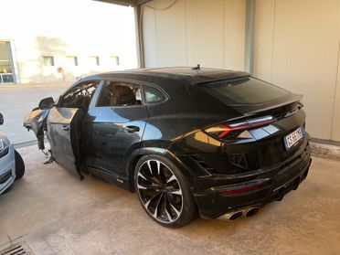 Lamborghini Urus 4.0 v8 INCENDIATA