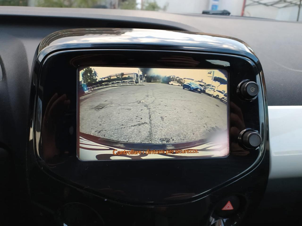 Toyota Aygo 1.0 x-play offerta del mese